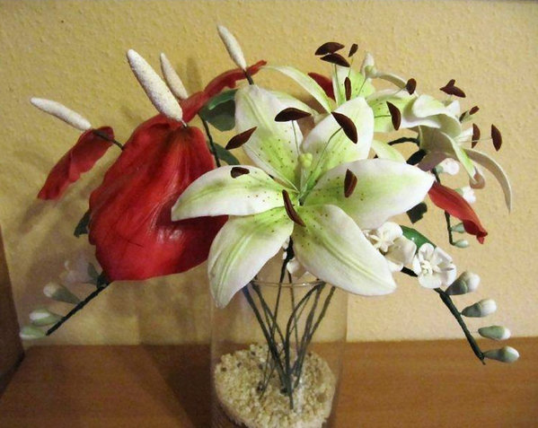 von Silvia aus Wien - Gesteck mit einer zauberhaften weißen Lilie - verwendet wurden die Staubgefäße Lilie groß braun und Blütenstempel Lilie weiß\\n\\n15.06.2011 22:44